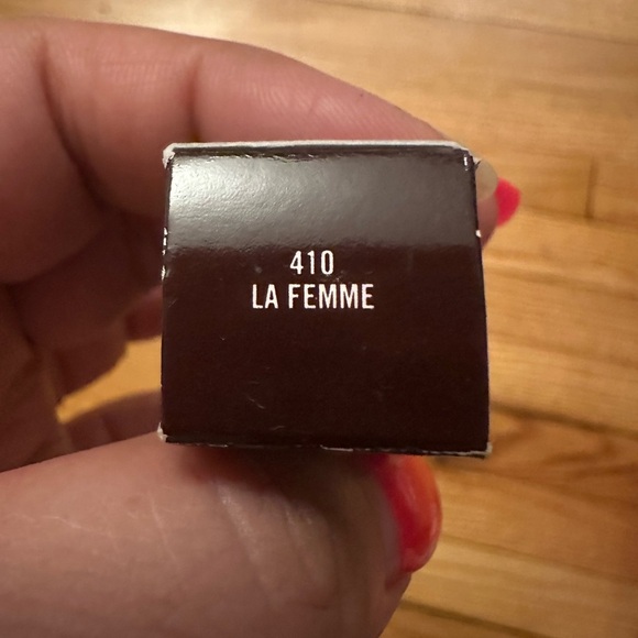 MAC lipstick La Femme 410 - Picture 4 of 6